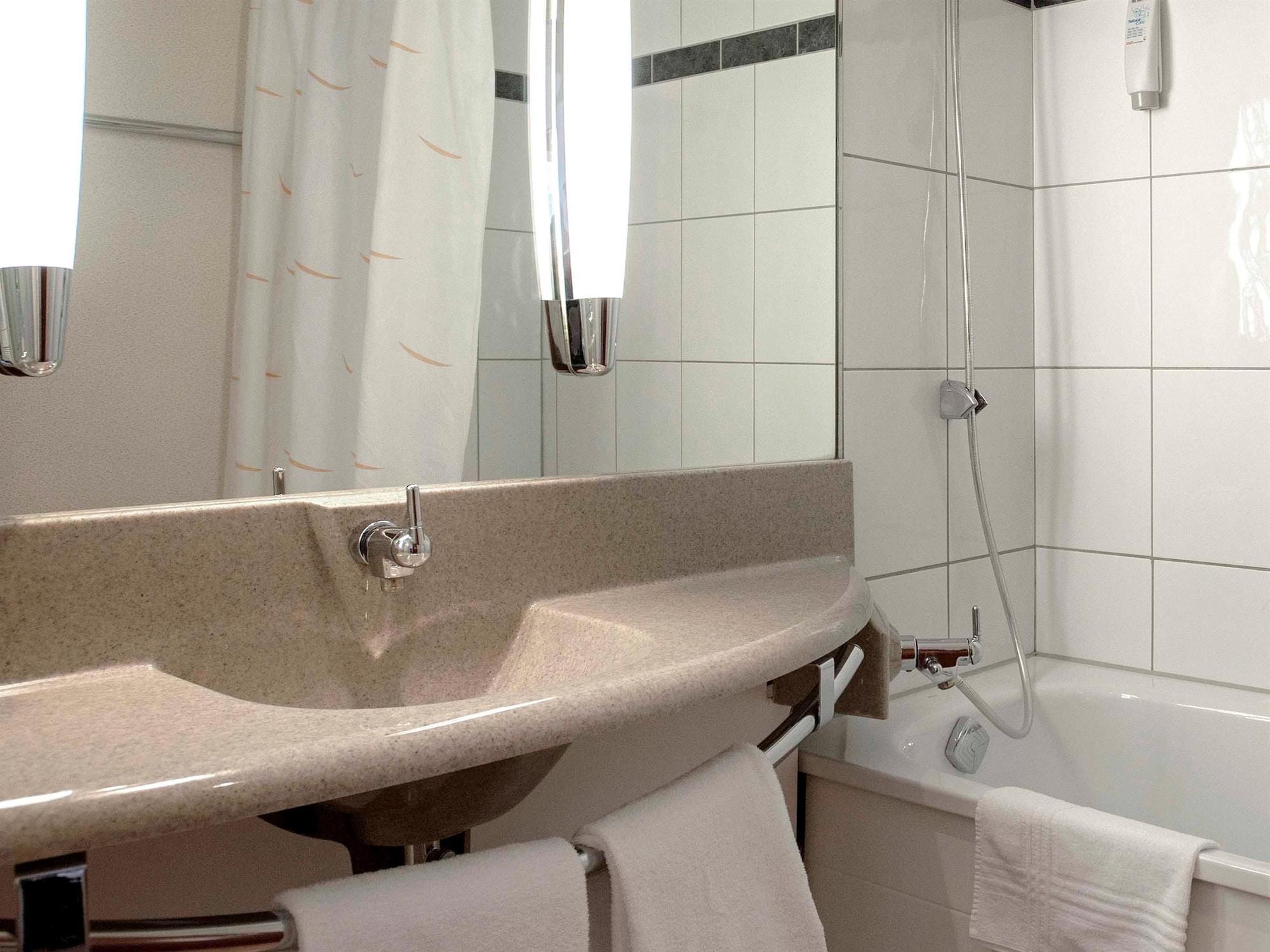 Ibis 3 Lacs Neuchatel Thielle Экстерьер фото